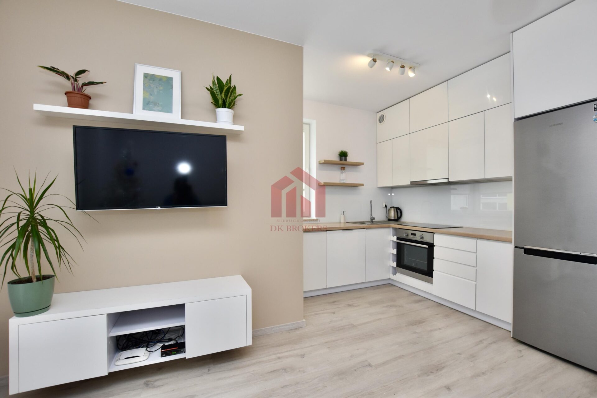 3-pok mieszkanie z miejscem w garażu i komórką