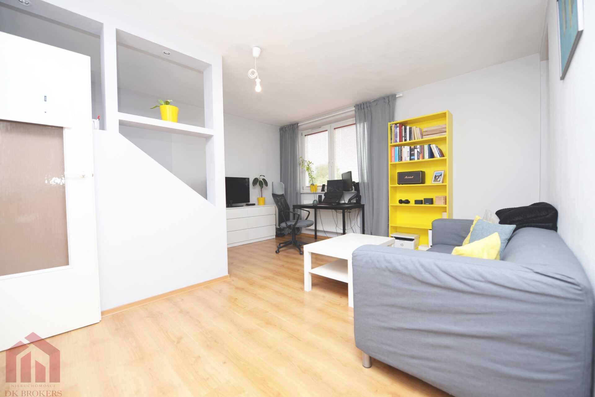 Kawalerka z osobną kuchnią blisko uczelni WSIZ.