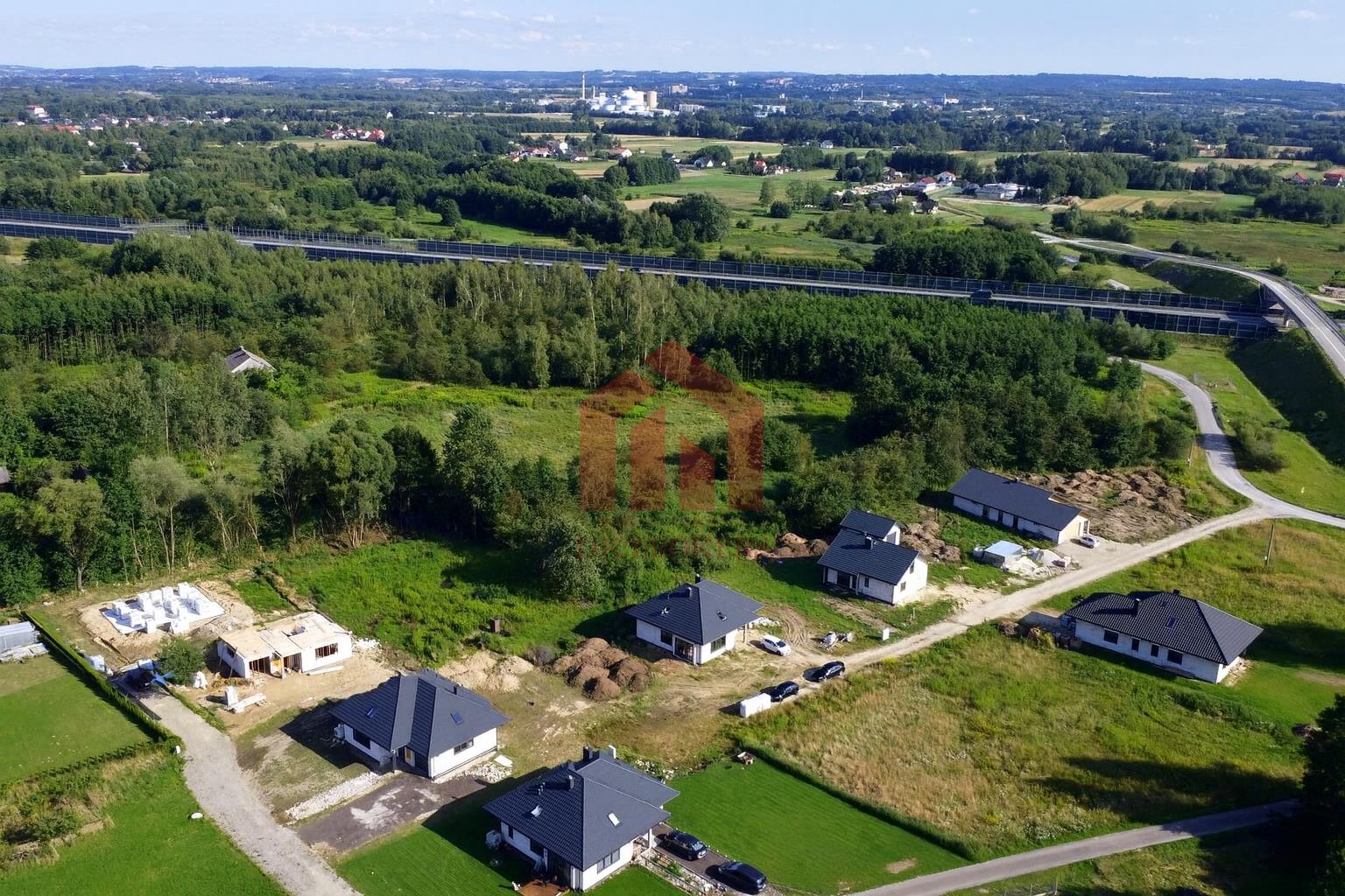 Działka na kameralnym osiedlu z mediami, 9,5 ar WZ