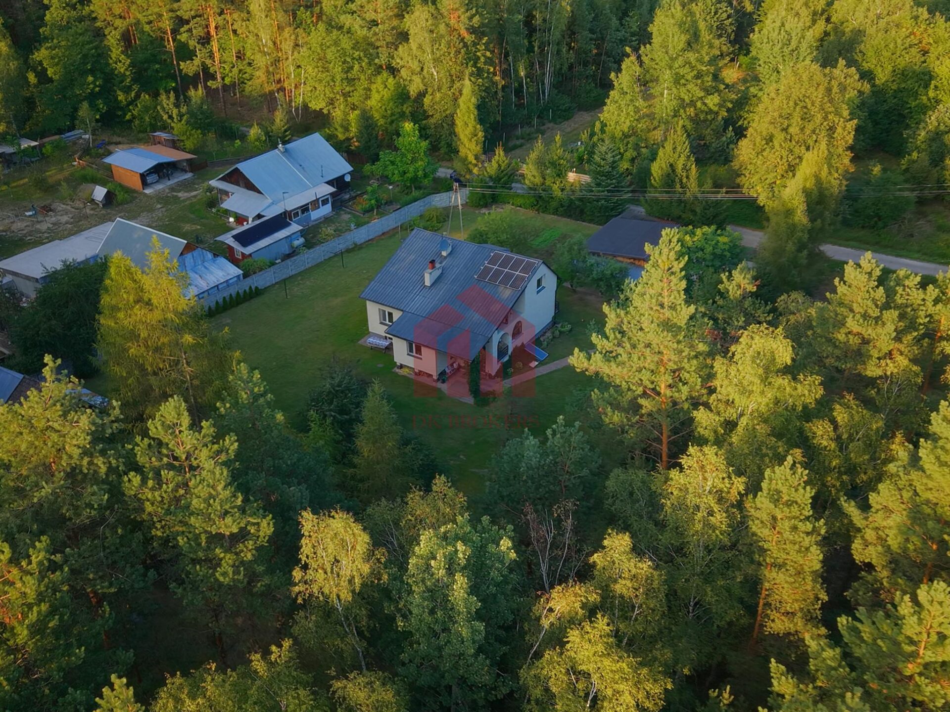 DOM W LESIE NA DZIAŁCE 1,45 HA – KAMIONKA
