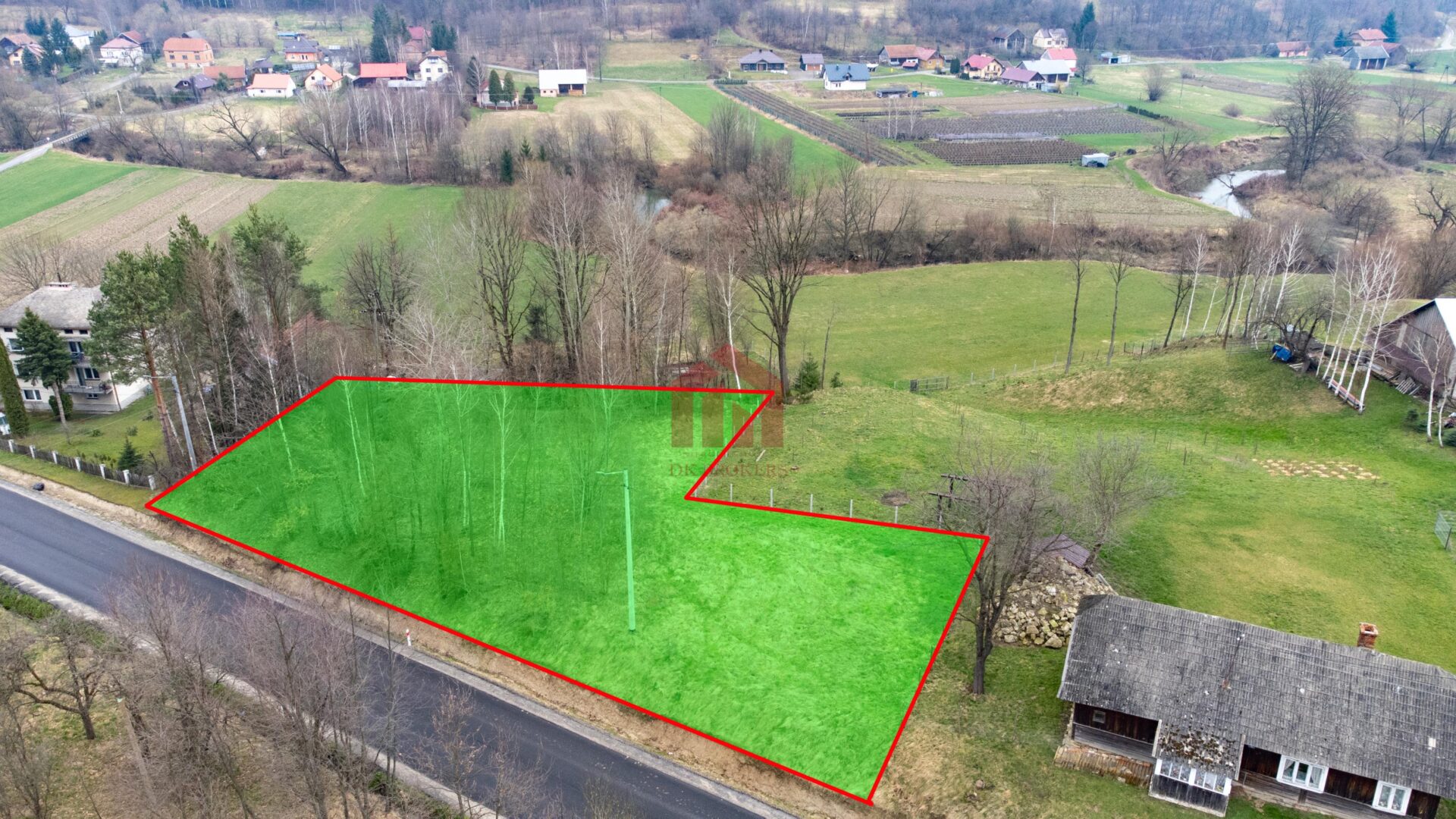 Działka 16,14 ara zlokalizowana przy drodze nr 989 – Żyznów – Strzyżów – podkarpackie.